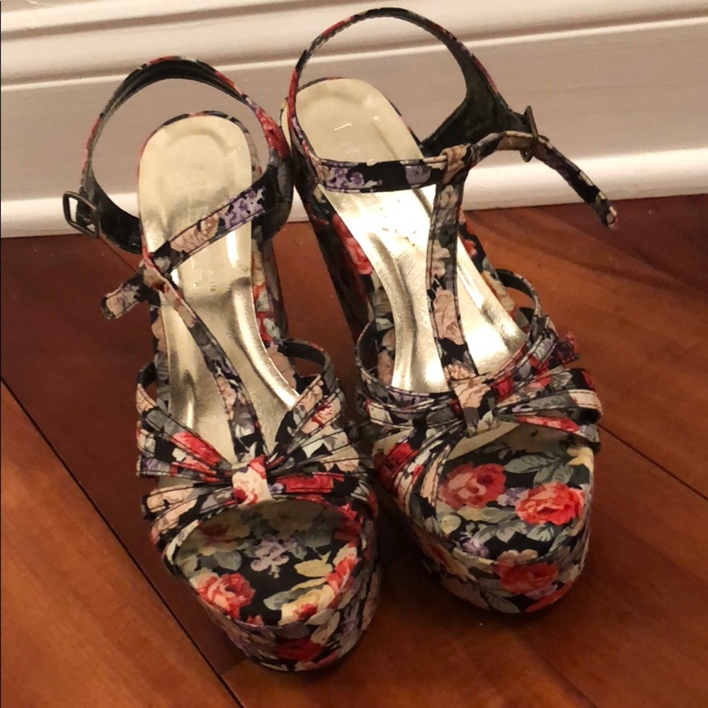 Floral Wedge